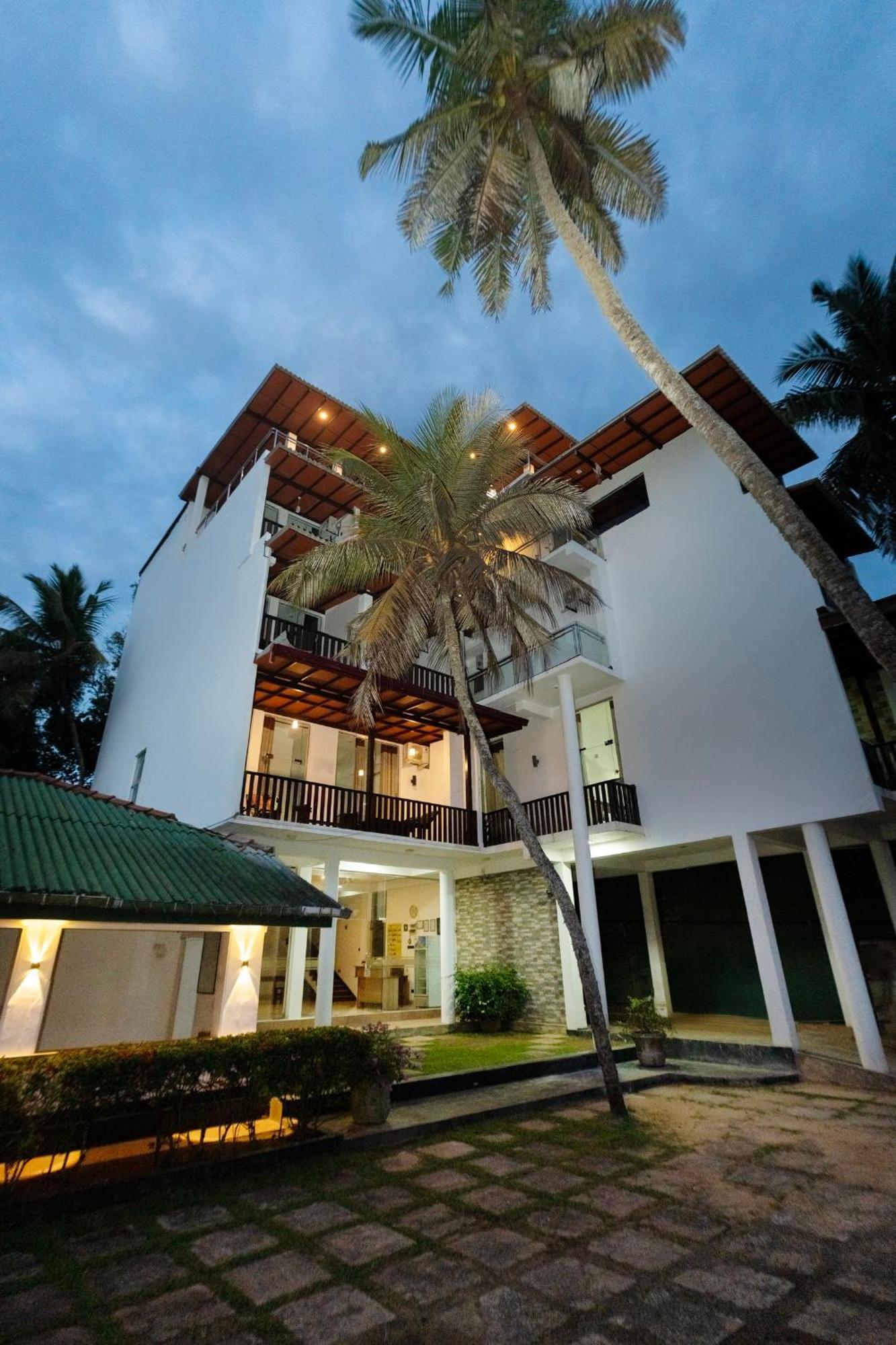 Sea View Tourist Inn 탕갈레 외부 사진