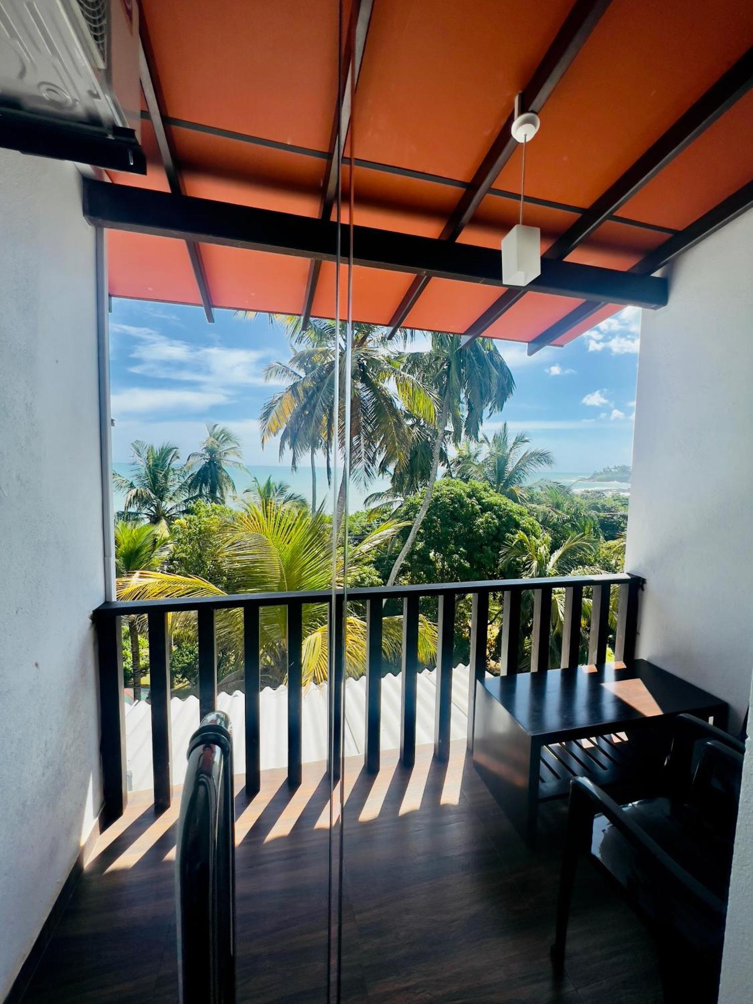 Sea View Tourist Inn 탕갈레 외부 사진